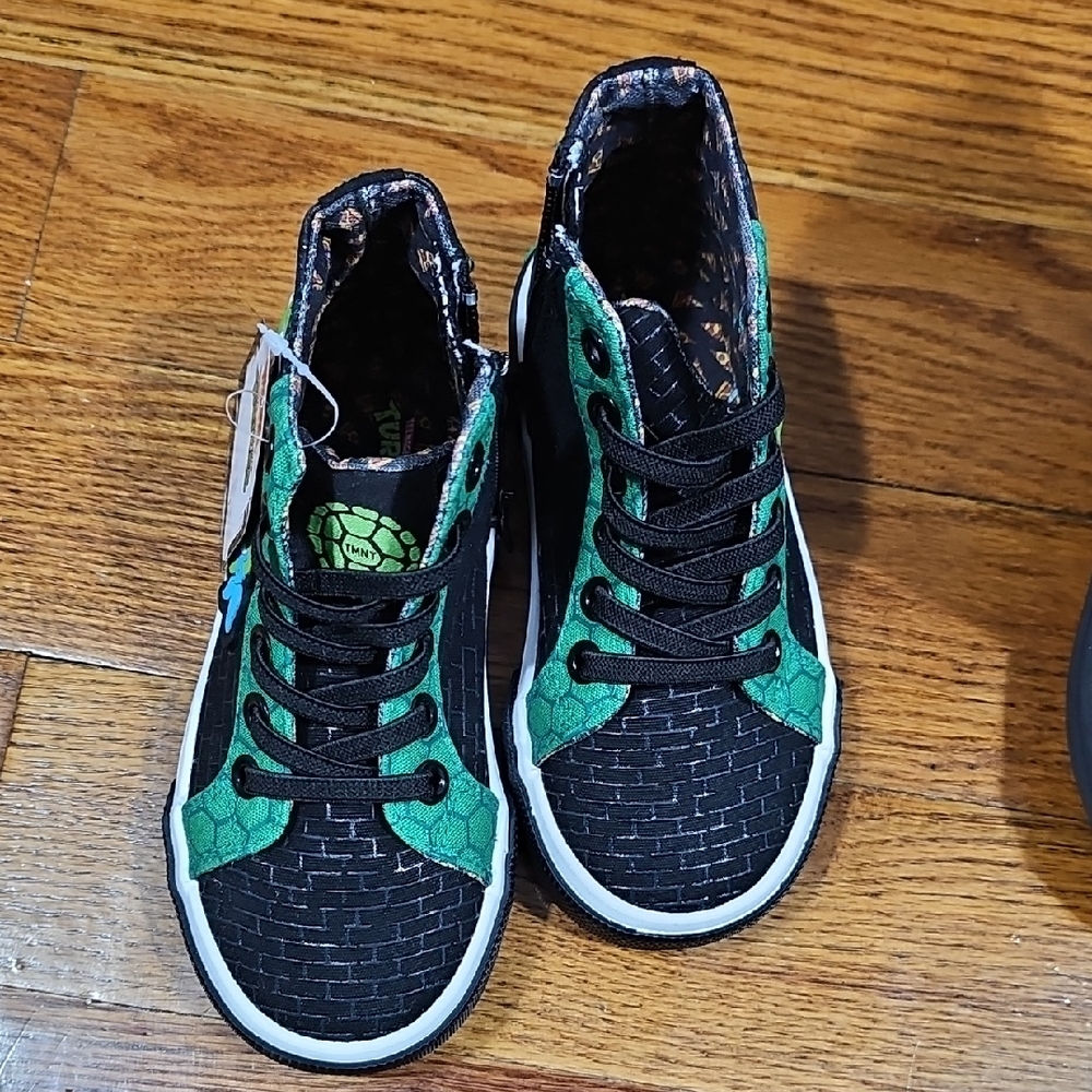 Kids High-Top Sneakers - Black and Green